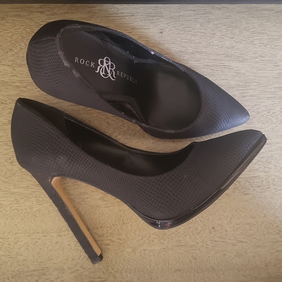 Stepping Out - Picture 4 of 7